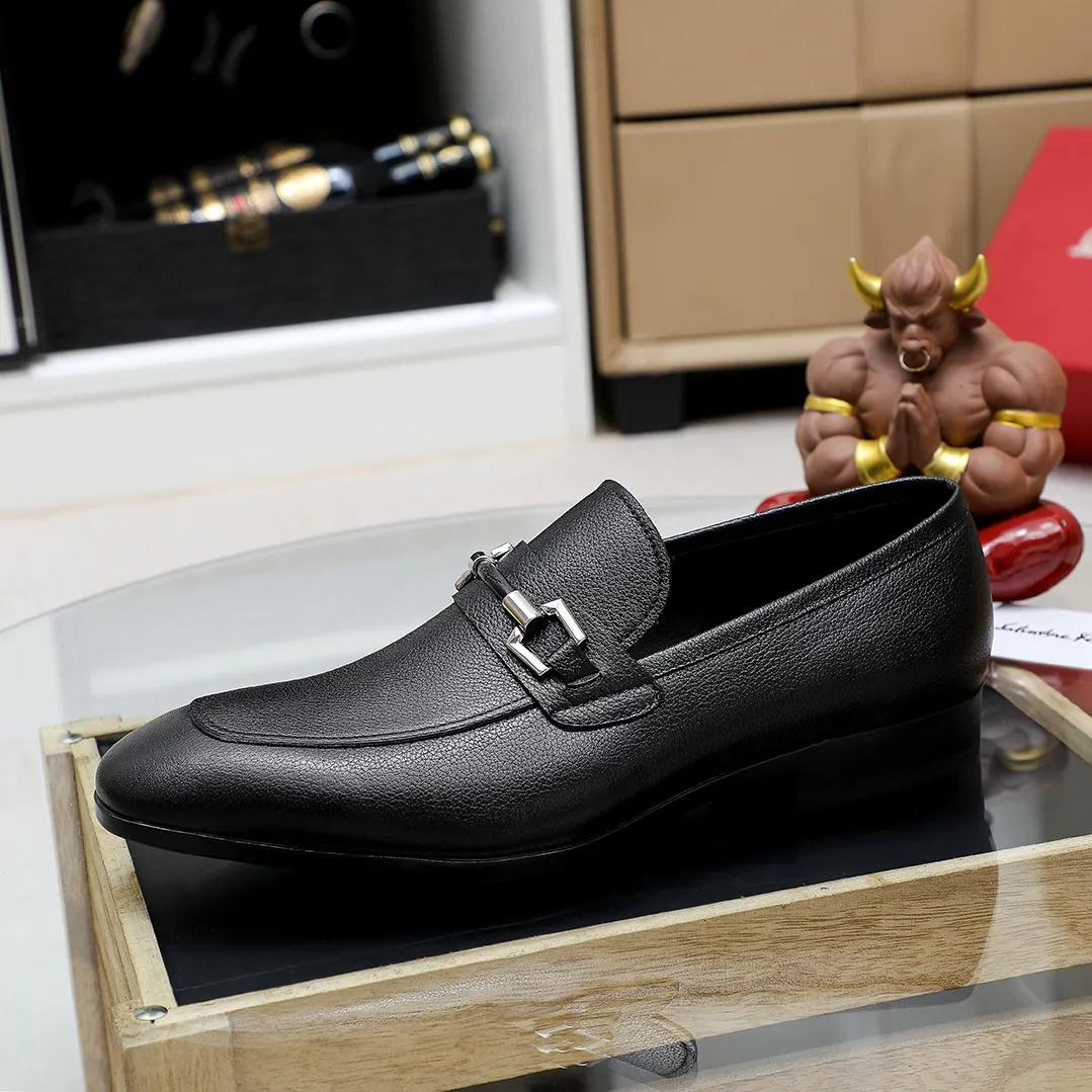 Men's shoes 💰460 🔥Ferragamo's new men's casual slip-on shoes🇨🇳Official website original 1:1 mold, original quality💯Fine workmanship, high-end luxury☘The upper is made of imported Italian first-layer cowhide🌴Luxurious water dyeing🐂Leather lining🍓Rubber wear-resistant and non-slip outsole, breathable and comfortable to wear🍍The first choice for high-grade men, 5 colors available! Code number 38-44 (45.46. Customized)